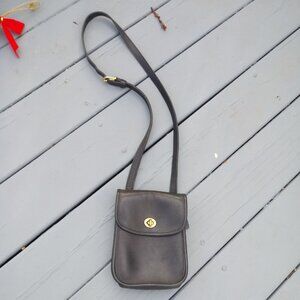VTG COACH BLACK Side pack Turnlock Leather  cross Body Phone Purse 9978 USA